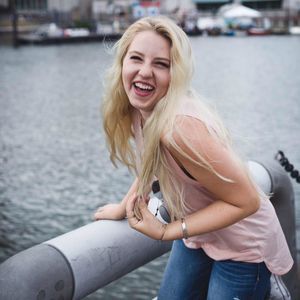 Meet your Posher, Brooke